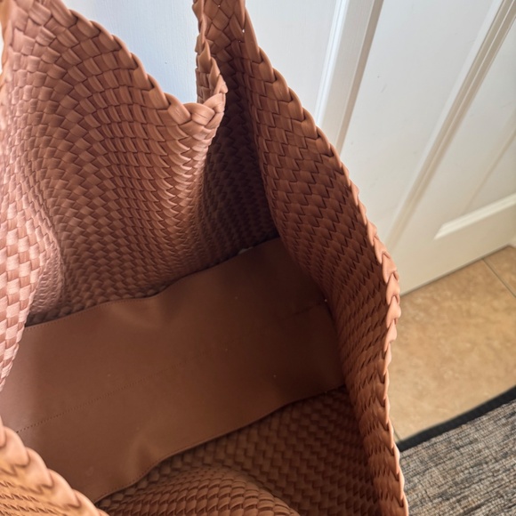 Elegant Brown Woven Tote Bag - Picture 2 of 3